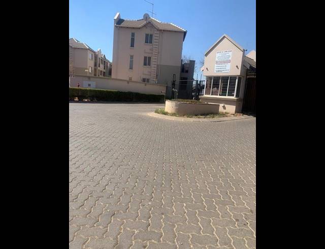 2 BEDROOM TOWNHOUSE FOR SALE IN KLIPPOORTJIE